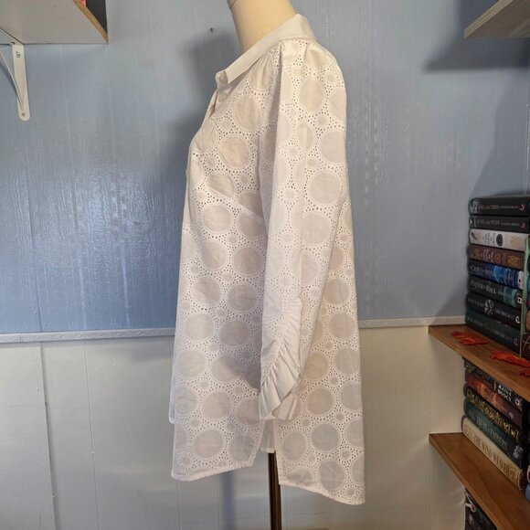 Isaac Mizrahi Size 8 White Scalloped 3/4 Semi Sheer Button Up Eyelet Blouse - Picture 9 of 12